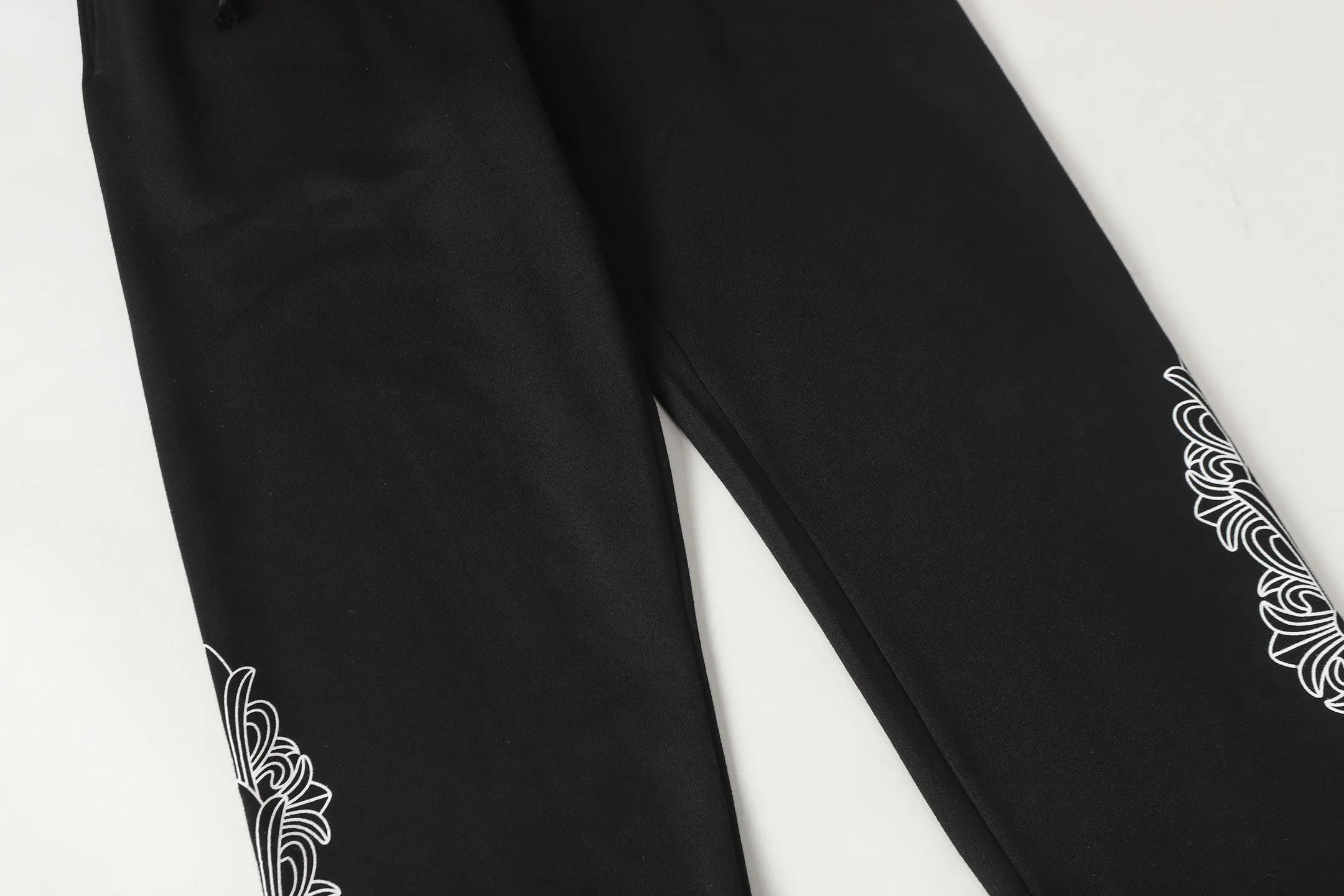 P270 #W5003 model, cross-border running quantity, please do not place an order if you pursue quality - Chrome Hearts/Chrome Hearts basic Sanskrit letter printed trousers, casual pants and sweatpants - High weight, high density and high quality, soft, delicate and skin-friendly wool, soft and silky to the touch, excellent warmth and skin-friendly properties - Custom-woven and custom-dyed, no color difference, no matter the fabric or workmanship details, beat the ordinary version on the market -Colour: black -Size: S M L XL